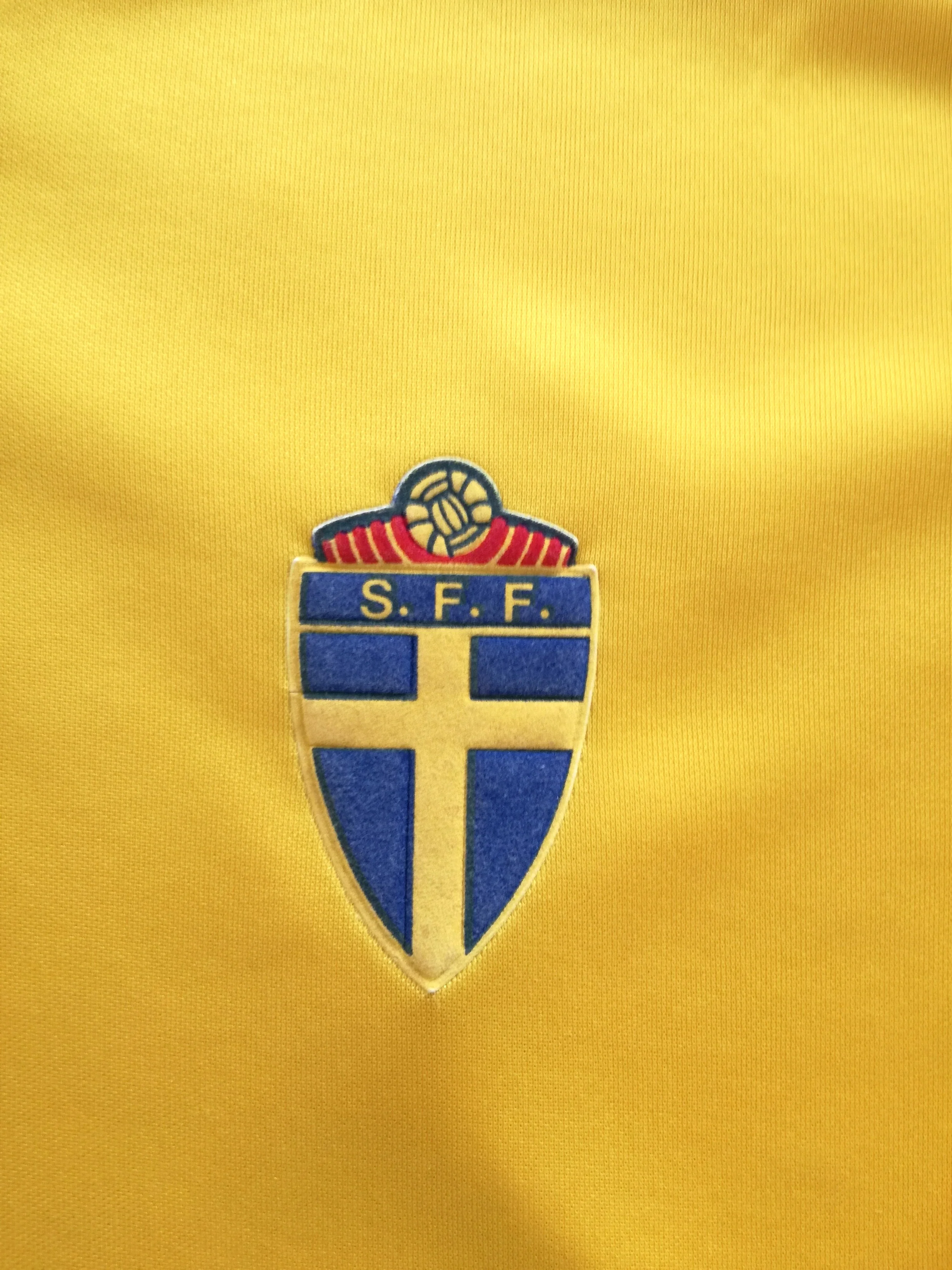 1992/93 Sweden Home Football Shirt (XL) - Image 5