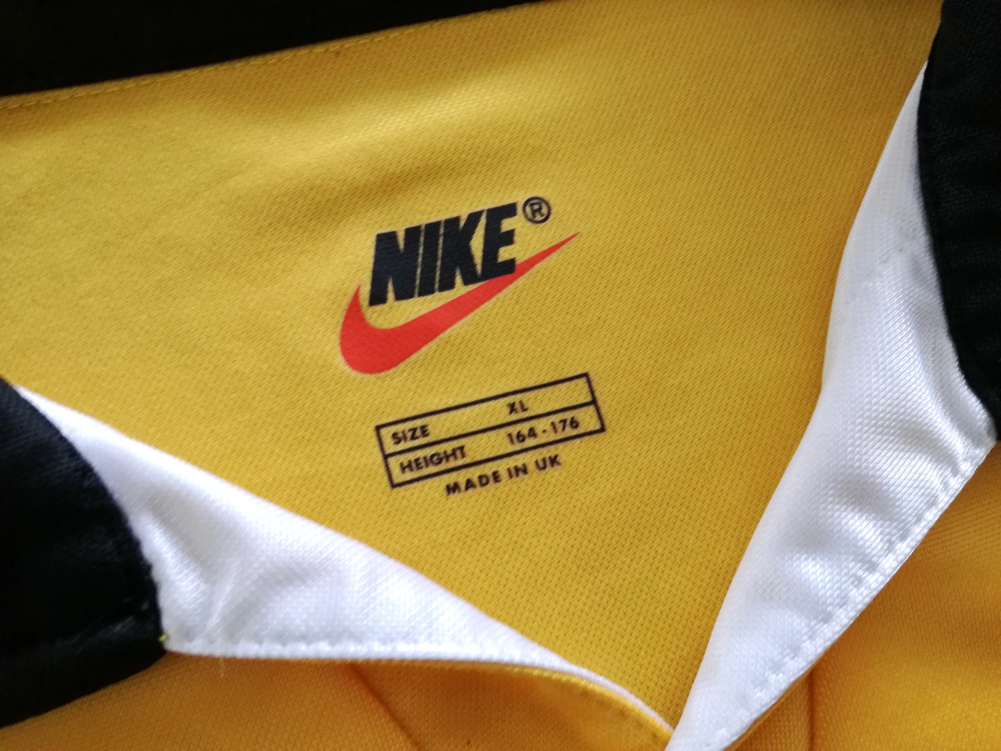 1998/99 Borussia Dortmund Home Football Shirt. (K) - Image 2