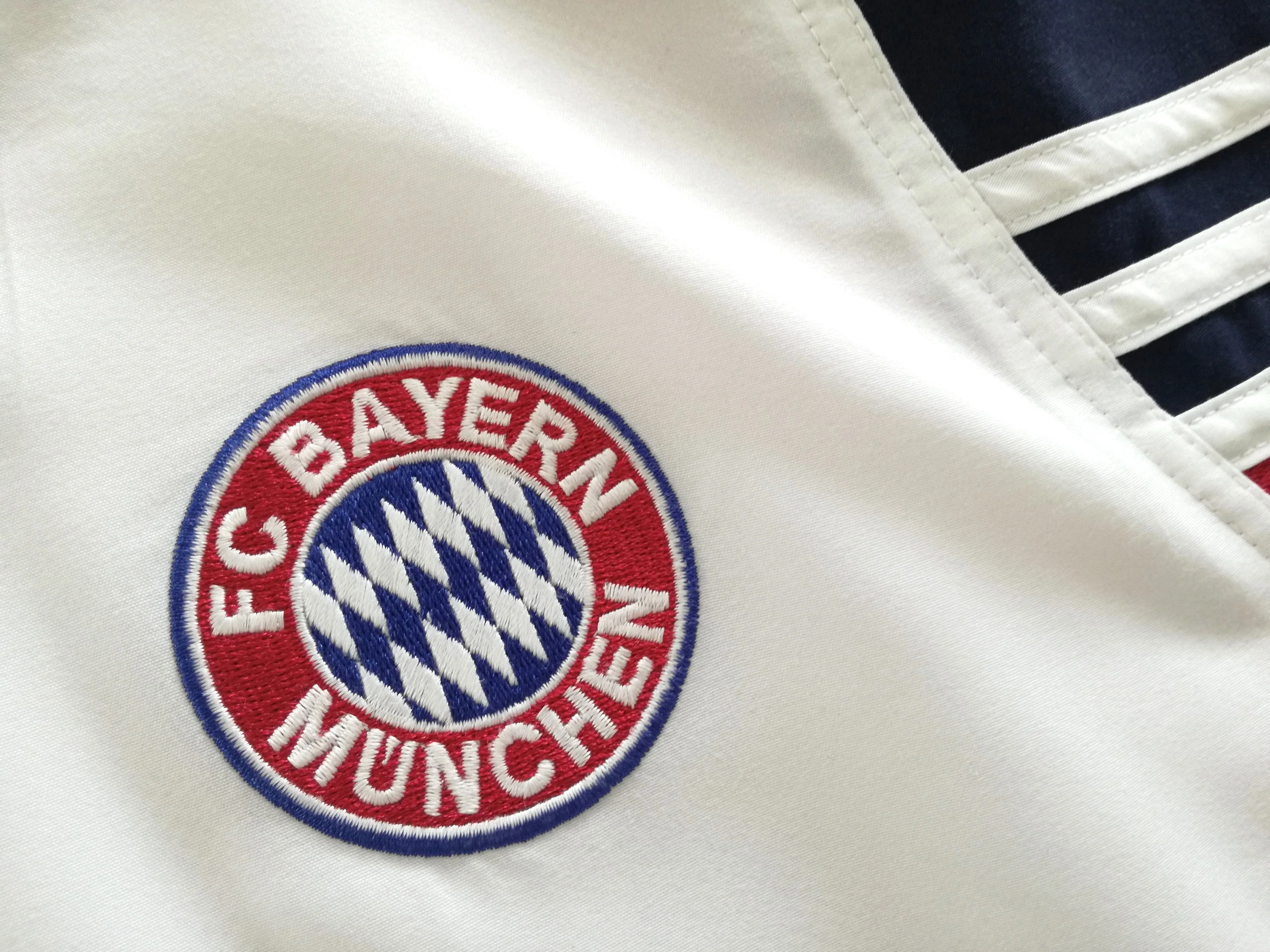 2003/04 Bayern Munich Track Jacket (L) - Image 3