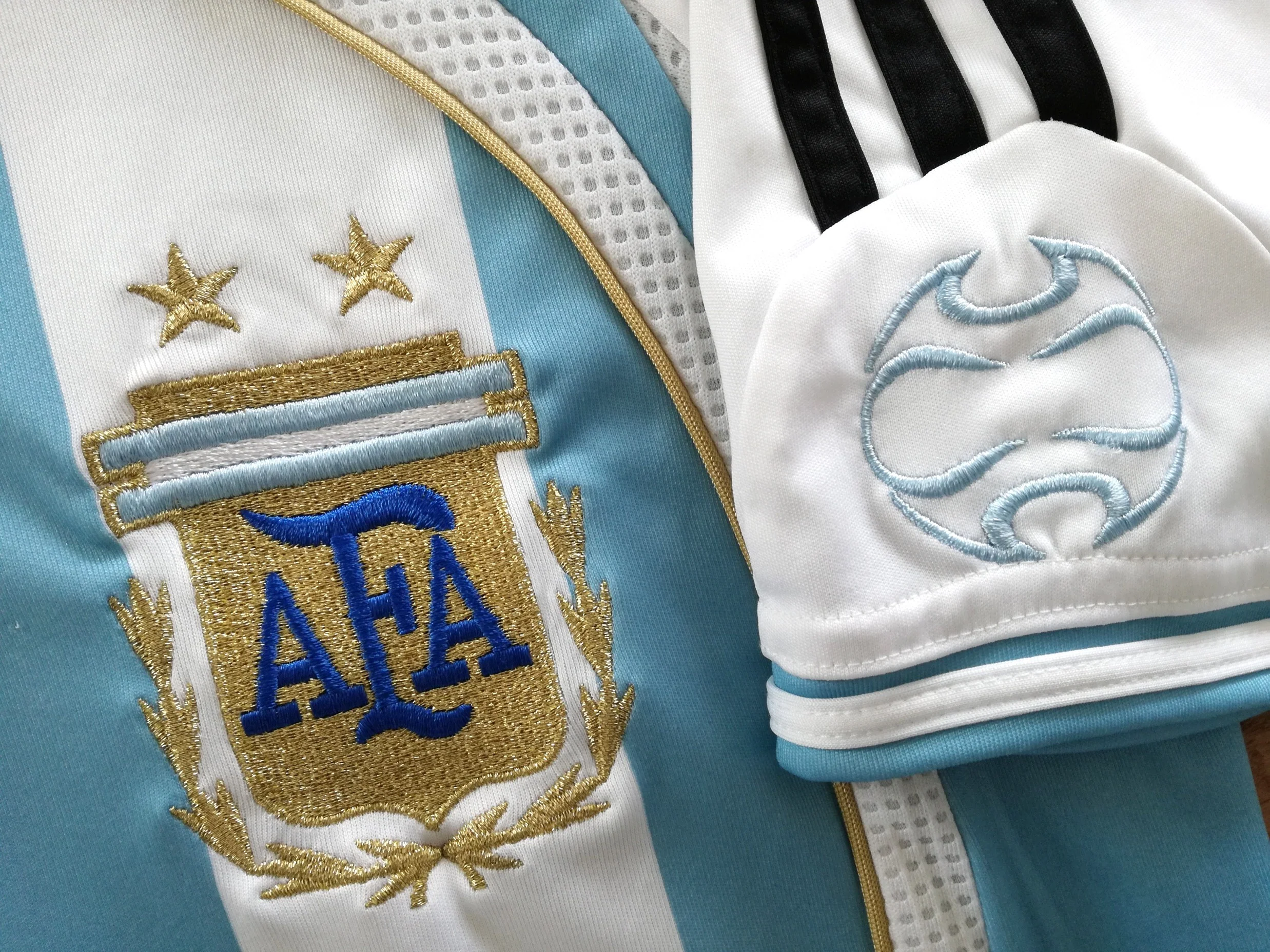 2005/06 Argentina Home Football Shirt (S) - Image 4