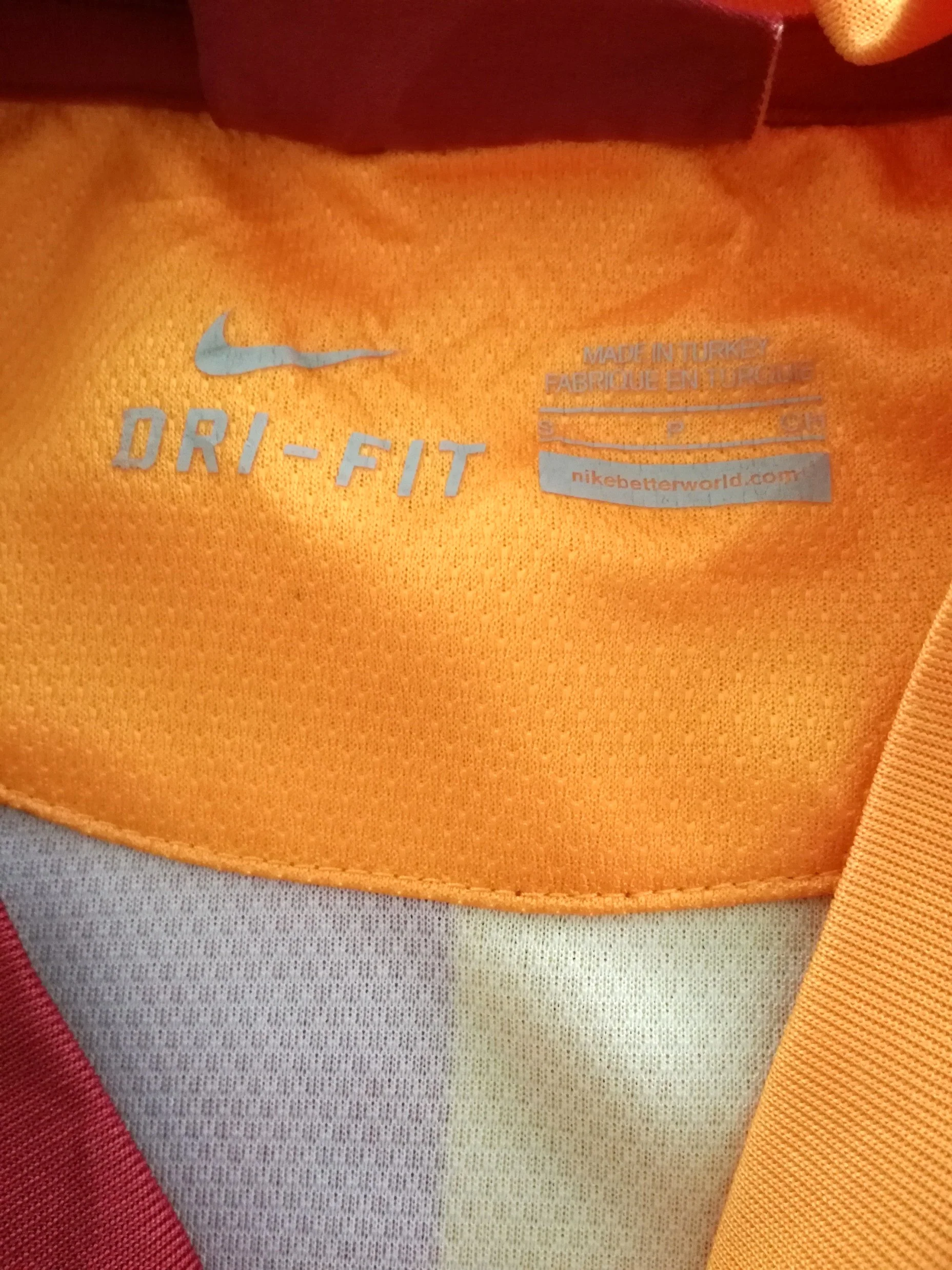 2013/14 Galatasaray Home Football Shirt (S) - Image 2