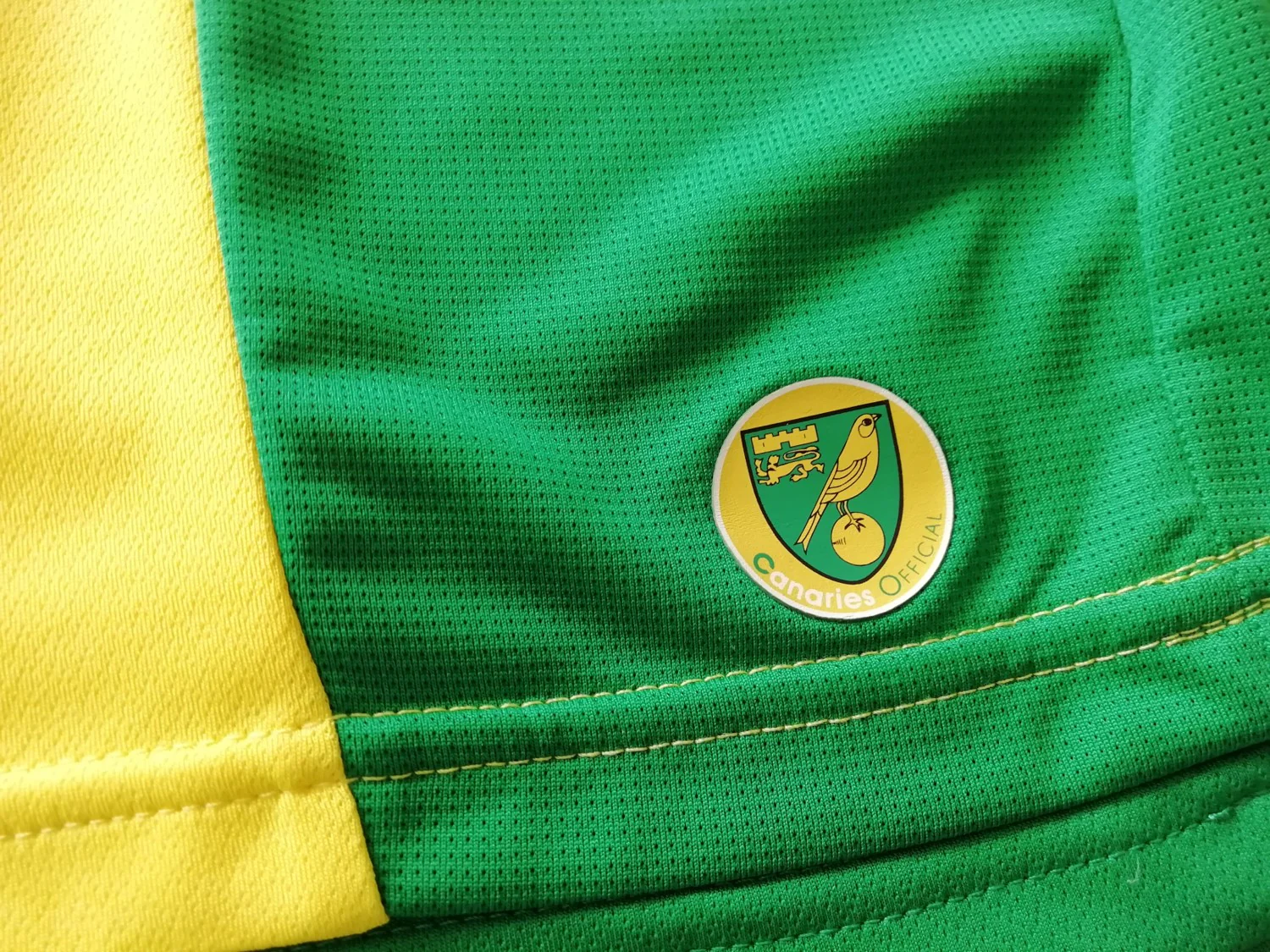 2013/14 Norwich City Home Football Shirt. (XXL) - Image 6
