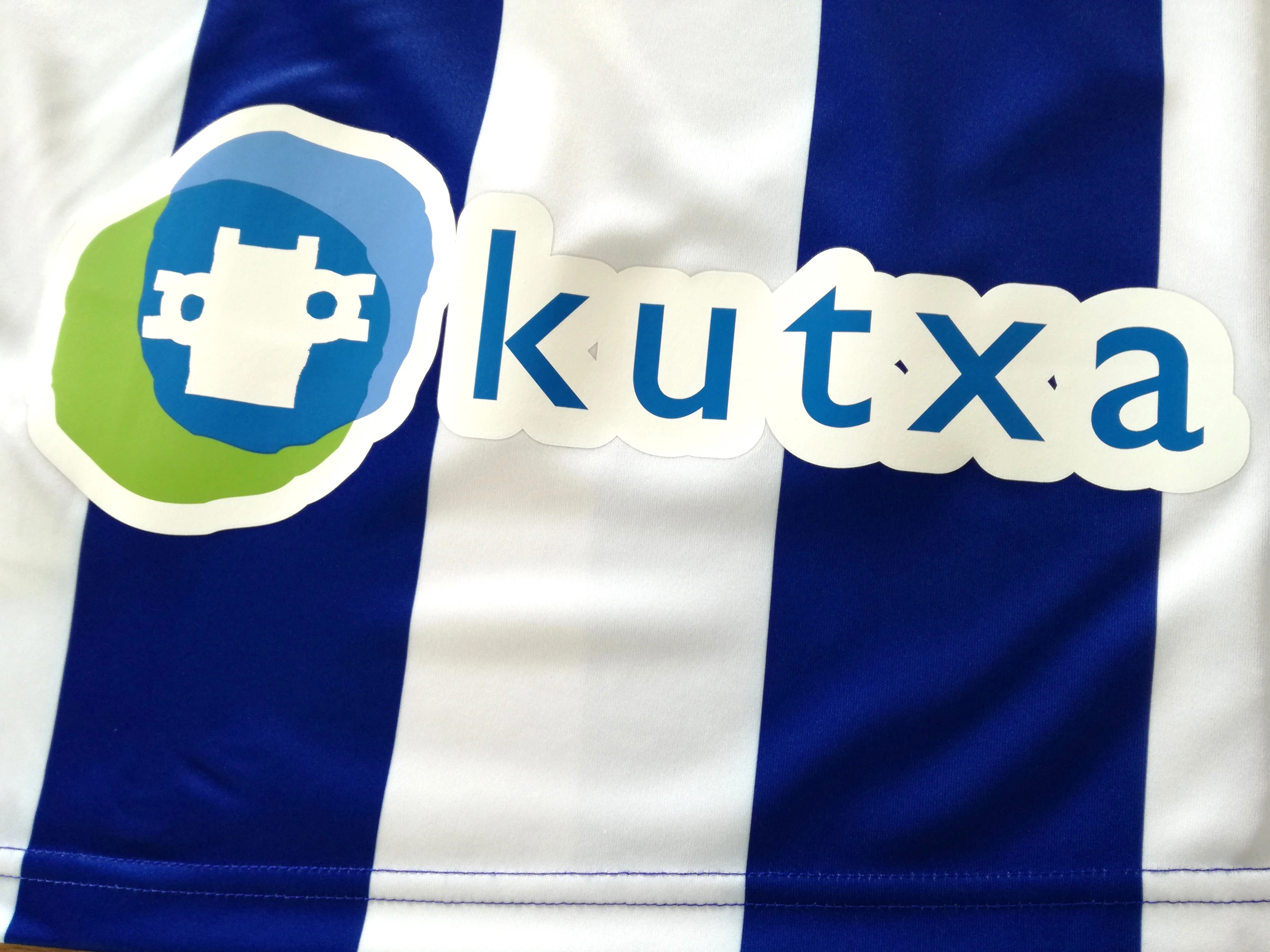 2014/15 Real Sociedad Home La Liga Football Shirt (S) - Image 9
