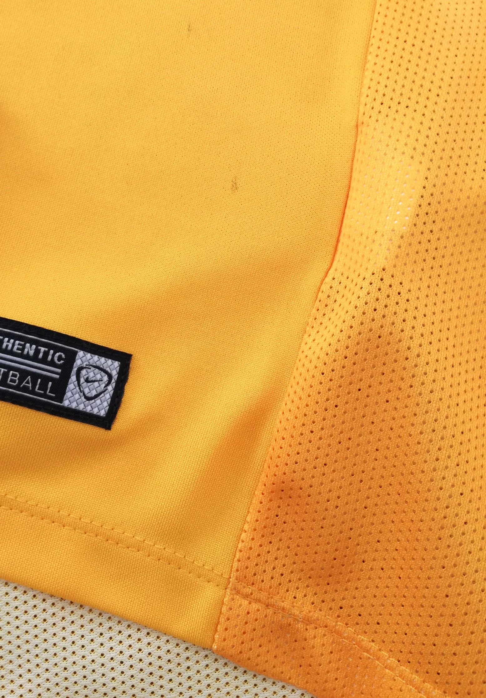 2015/16 Barcelona Warm-Up Football Shirt (S) - Image 3