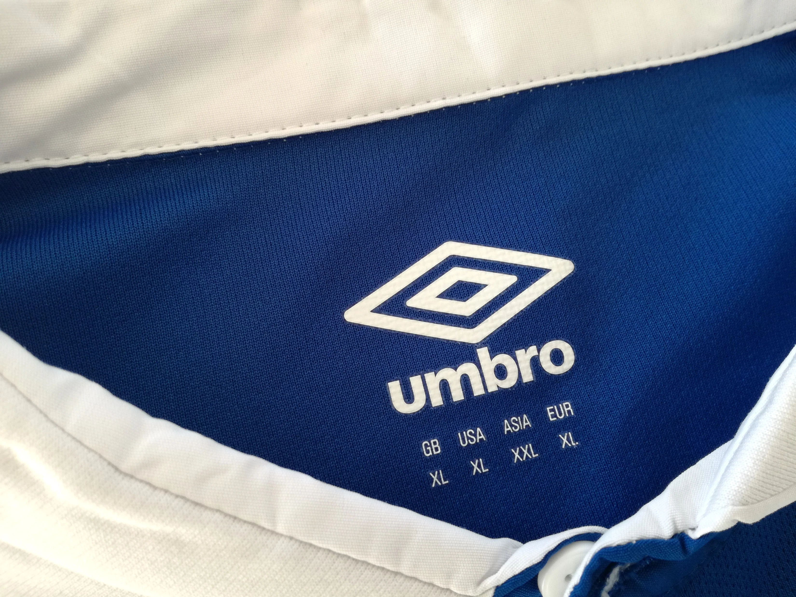 2015/16 Salford City 3rd Football Shirt (XL) - Image 2