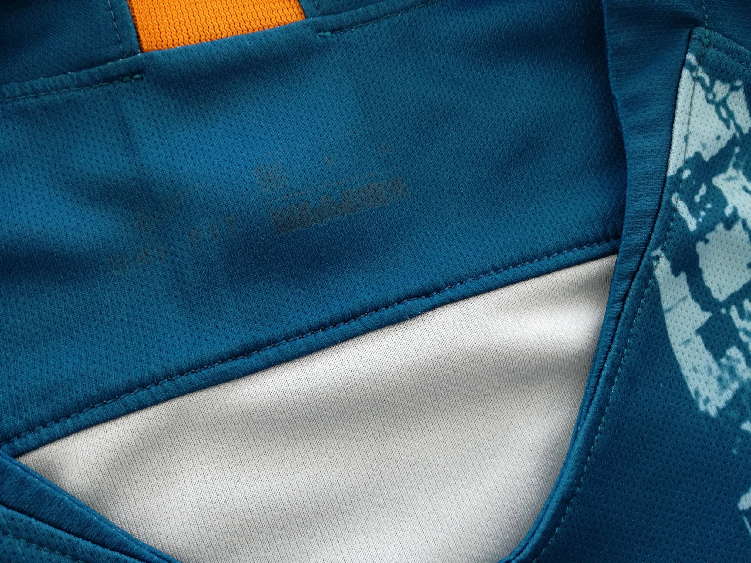 2018/19 Atlético Madrid 3rd Football Shirt (S) - Image 2