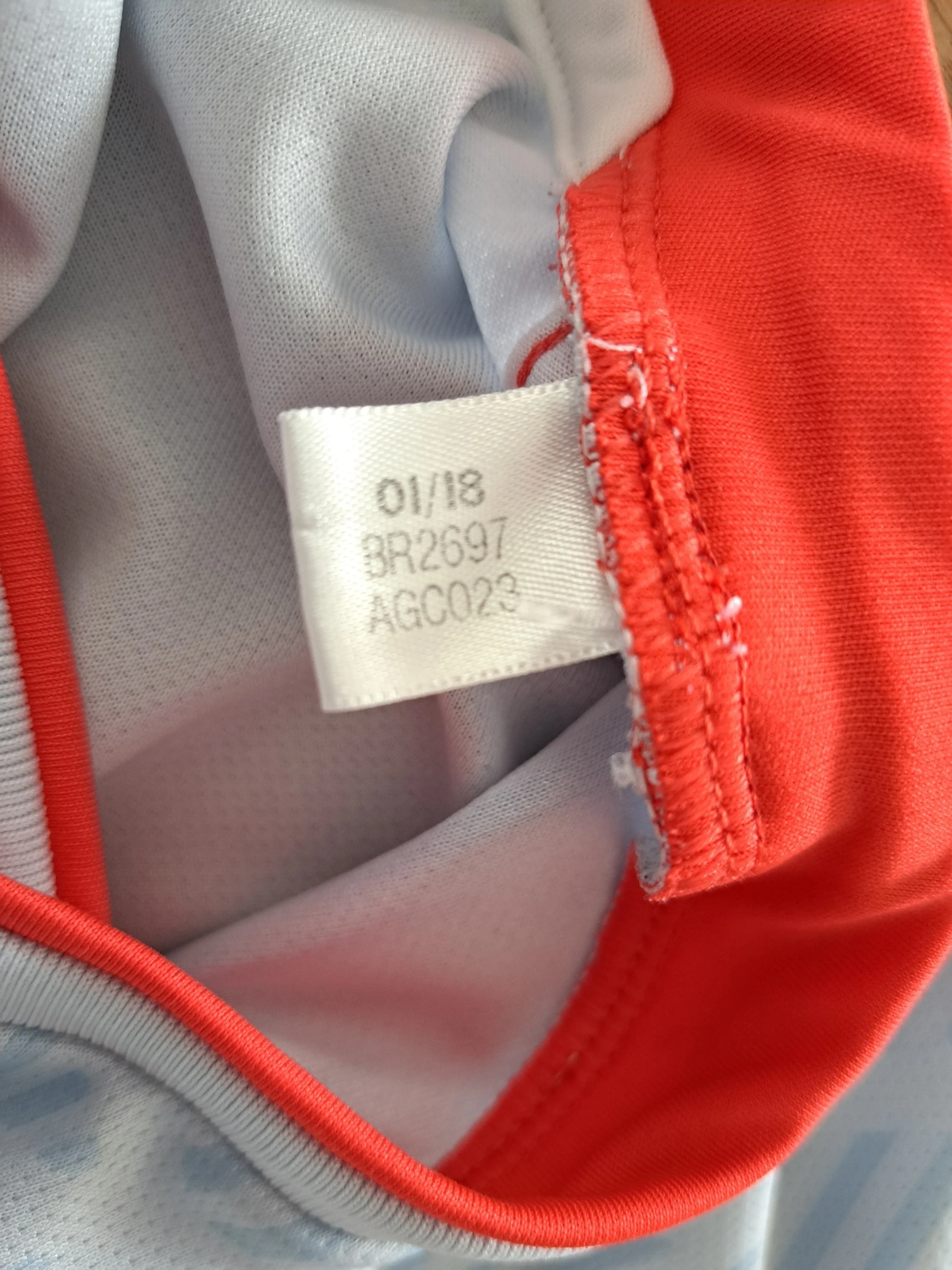 2018/19 Spain Away Football Shirt (L) - Image 6