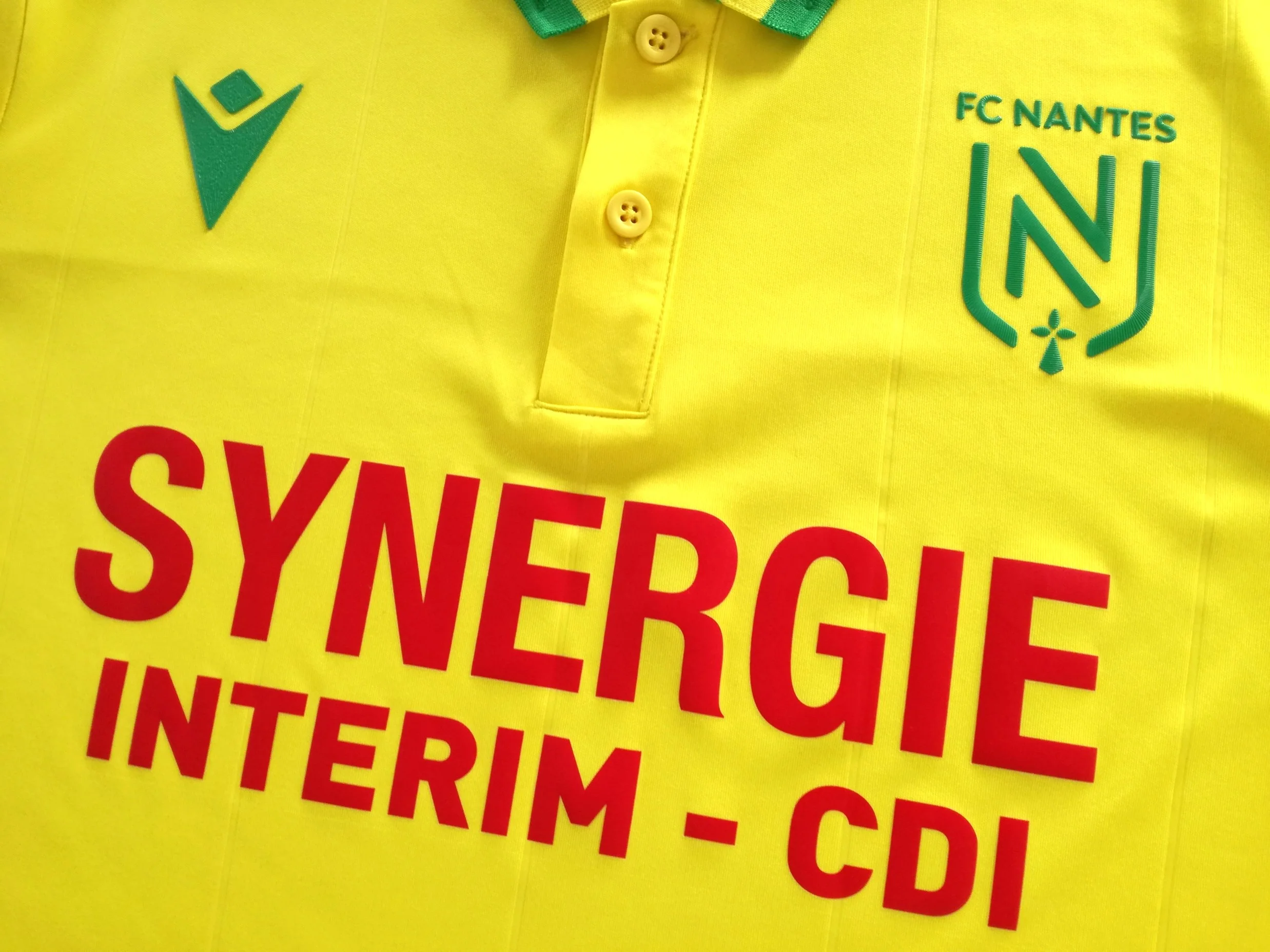 2023/24 Nantes Home Football Shirt (M) - Image 3