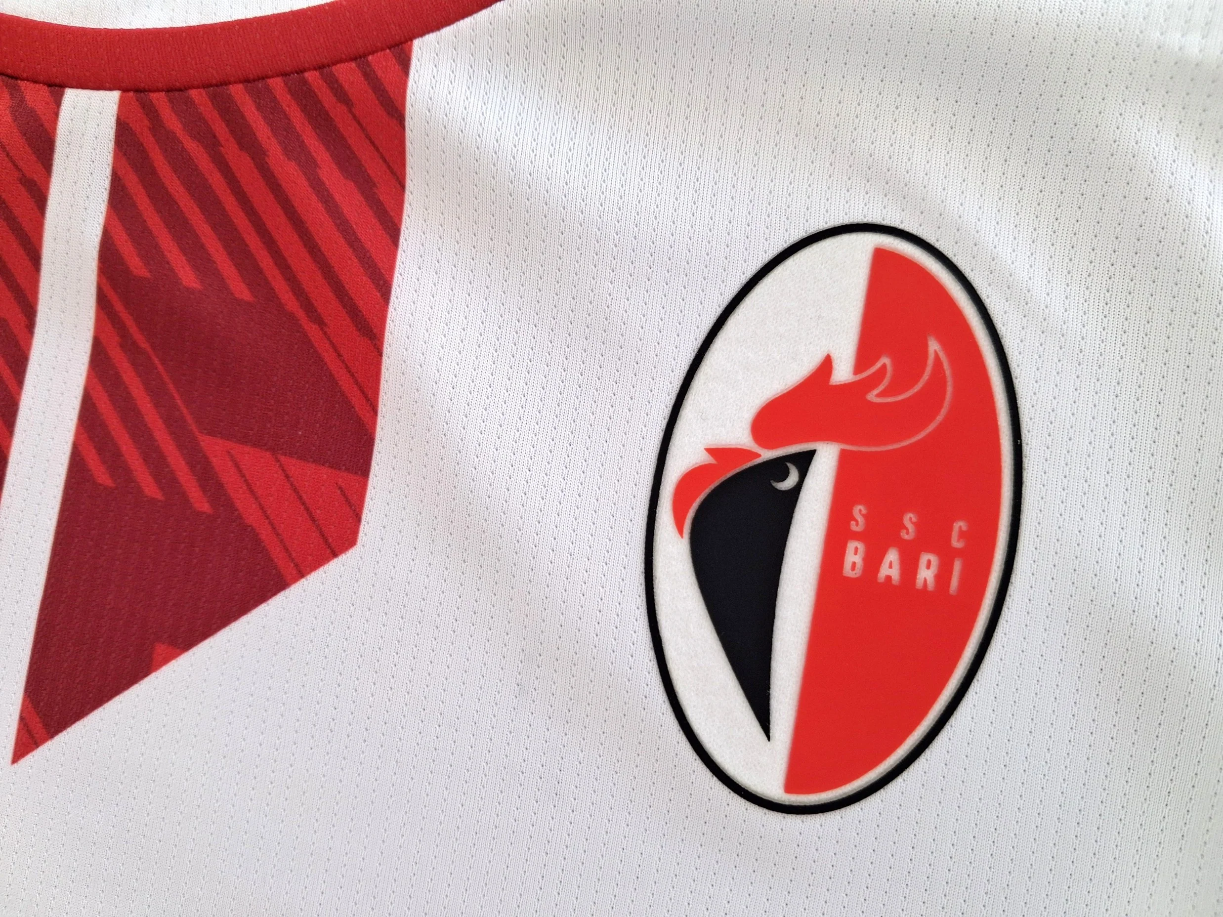 2023/24 Bari Home Football Shirt (XXL) - Image 4